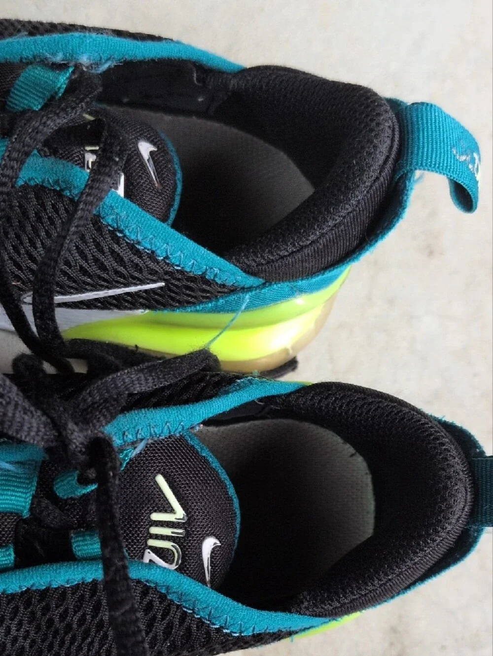 Nike Kids 270 Black and Teal Sneakers with Neon Lime Air Heel Size 3